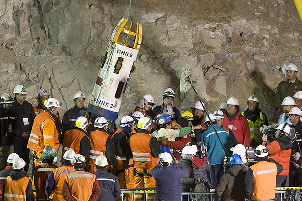 Chile envía equipo especial para colaborar en rescate de mineros en México 