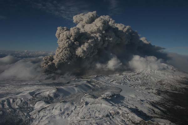 Geólogo advierte que erupción del Cordón Caulle sigue en desarrollo activo