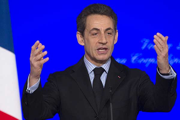 Sarkozy amenaza con retirar tropas de Afganistán tras muerte de 4 soldados