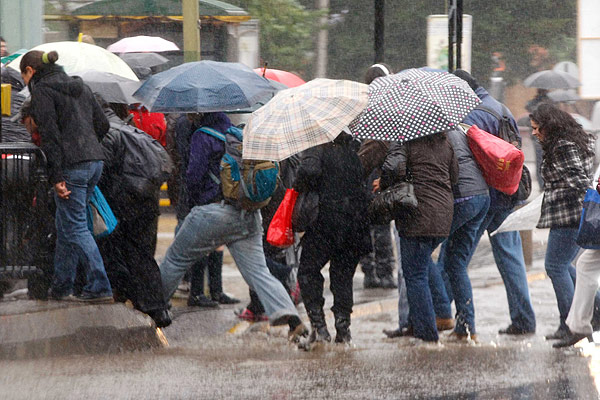 Intensas precipitaciones marcaron el inicio del frente de mal tiempo en la RM 