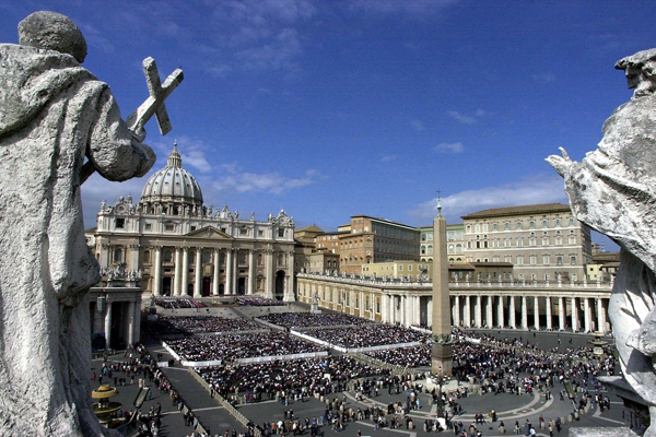 El largo historial de intrigas que ha rodeado la figura del Papa 