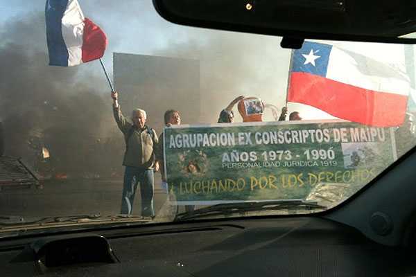 Ex militares del periodo 1973-1990 protestan contra el Gobierno