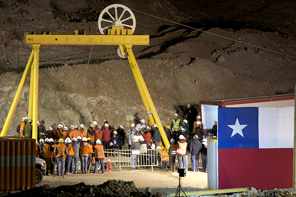 Los 33 mineros a dos años del rescate: 'Vamos a llevar esta carga de por vida'