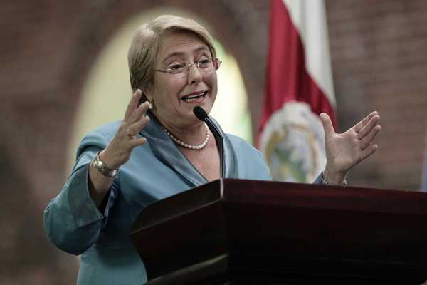Esta mañana se produjo la inesperada llegada de Michelle Bachelet a Chile