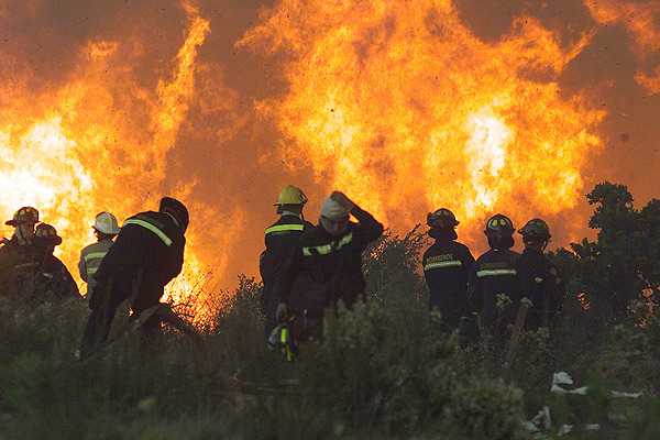 Declaran alerta amarilla por incendio forestal en Tierra del Fuego
