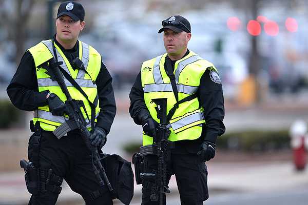 Boston en alerta: Decretan toque de queda en Watertown y cortan tránsito
