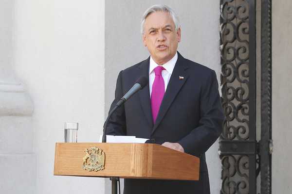 Piñera expresa repudio ante destrozos en la Catedral y defiende postura en contra del aborto