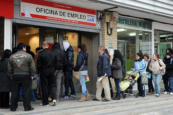 Economía española sale de recesión en el tercer trimestre de 2013