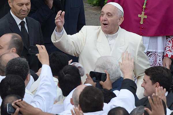Papa Francisco propone reformar el papado y todos los niveles de la Iglesia