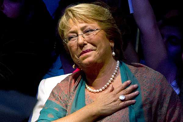 Bachelet vence con holgura a Matthei en jornada marcada por la alta abstención