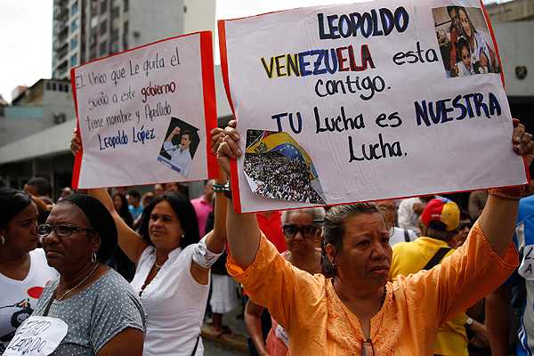 Ratifican prisión preventiva para Leopoldo López tras audiencia realizada en la cárcel