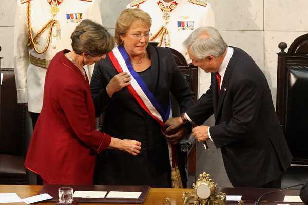 Lo que no se vio en el distendido cambio de mando Piñera-Bachelet