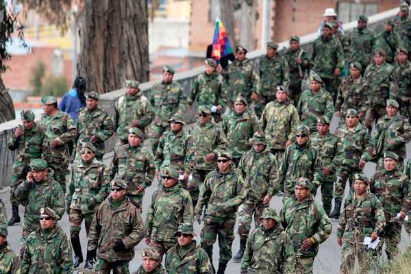 EL DIA QUE LOS COLORADOS CALLARON Bolivia-militares-protesta-600-reuters_191425-L0x0.jpg