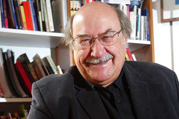 Antonio Skármeta gana el Premio Nacional de Literatura 2014