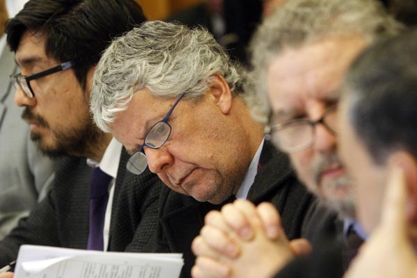 Ministro Eyzaguirre insiste en suma urgencia de reforma pese a críticas