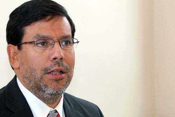 Ministro Arenas asegura que Chile tiene todas las condiciones para crecer durante el 2015