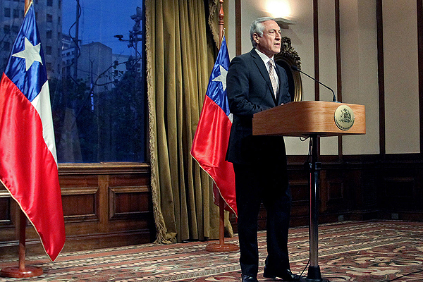 Canciller Heraldo Muñoz confirma en el cargo al embajador Eduardo Contreras