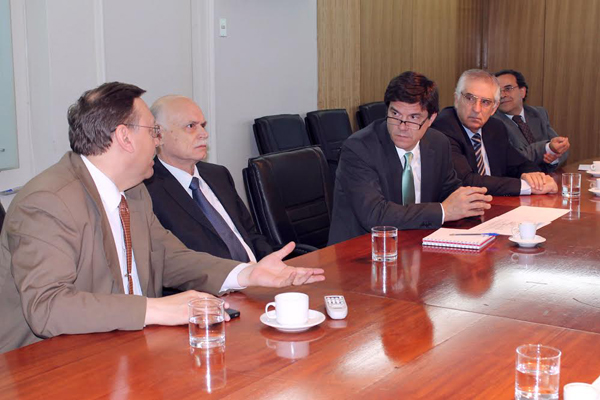 Ministro Gómez-Lobo se reúne con expertos para revisar políticas de mantenimiento de Metro