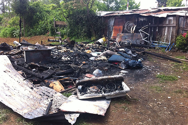 Dos adultos mayores murieron tras incendiarse vivienda en Los Lagos