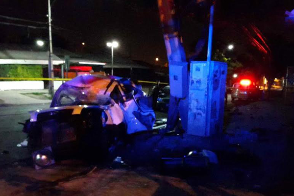 Joven conductor muere tras chocar con patrulla policial y un poste en Peñalolén