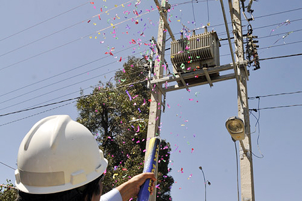 Chilectra llama a no lanzar objetos a redes eléctricas durante fiestas de fin de año