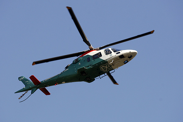 Individuos atacan helicóptero de Carabineros y hieren de gravedad a joven aspirante