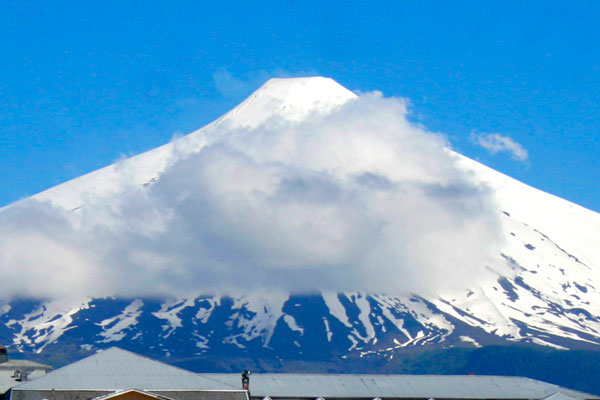 Declaran Alerta Amarilla por actividad en volcán Villarrica
