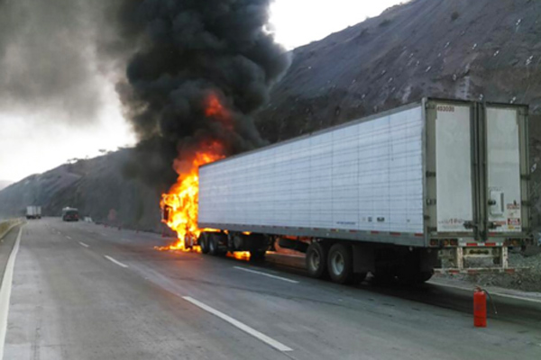 Incendio de camión en sector de cuesta Las Chilcas genera congestión