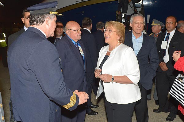 Presidenta Bachelet llegó a Montevideo para asistir al cambio de mando en Uruguay