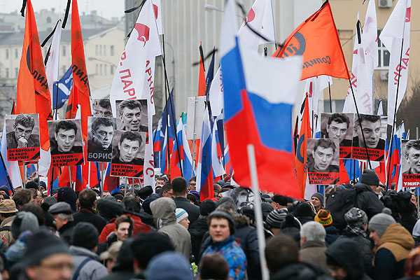 Policía rusa detiene a diputado ucraniano en marcha en memoria de Nemtsov