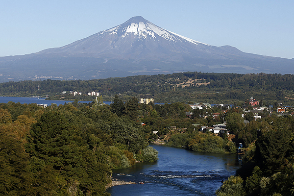 Autoridades mantienen alerta roja en radio de diez kilómetros en torno al volcán Villarrica