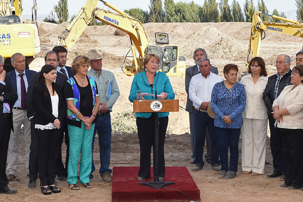 Presidenta Bachelet detalla plan de embalses para enfrentar sequía en el país