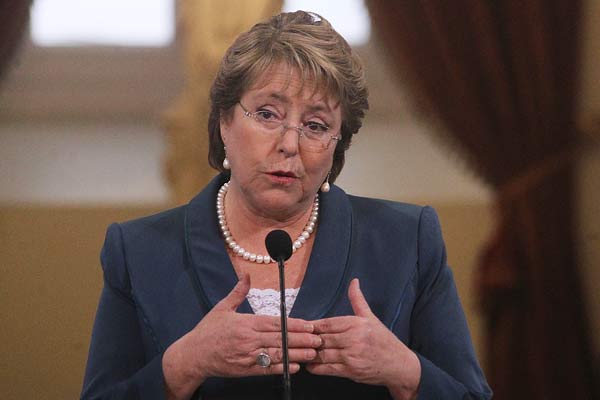 Presidenta confirma que embajador en Perú permanecerá en Chile