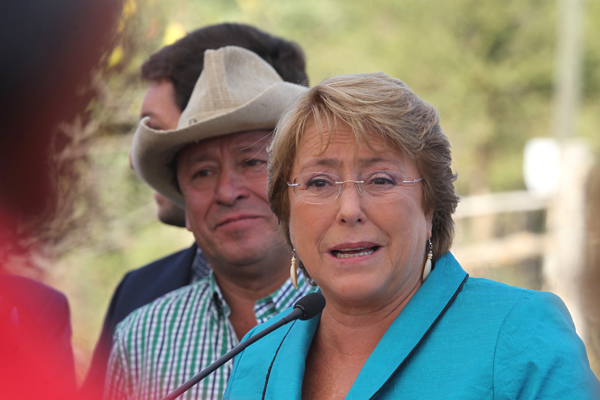 Presidenta Bachelet llega a Cerro Castillo para iniciar segundo consejo de gabinete de 2015