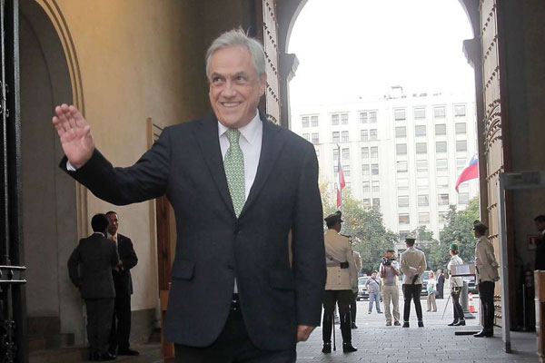 Piñera entrega propuestas al Gobierno por consejo asesor y pide restablecer proyectos de su mandato