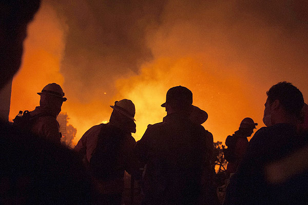 Incendio en Valparaíso: Surge rebrote, aunque no amenaza a viviendas