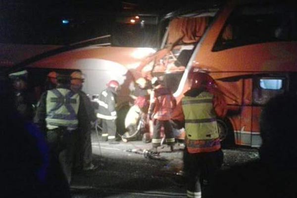 Un fallecido y 38 heridos deja choque entre buses en La Araucanía