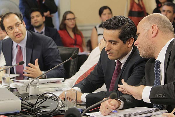 Peñailillo evita referirse a caso Caval ante preguntas de la UDI en la comisión Penta