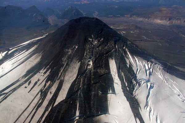 Sernageomin mantiene vigilancia sobre volcán Villarrica tras registrarse dos explosiones