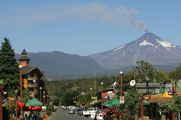 Este lunes se reinician las clases en Pucón, pese a alerta naranja por el volcán Villarrica