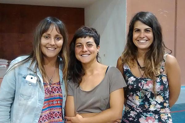 Las 3 amigas españolas que terminaron sus vacaciones ayudando a albergados de Chañaral