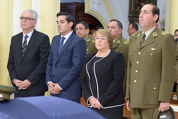 Bachelet asistió a responso del carabinero asesinado en 