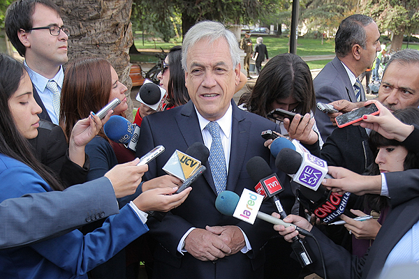 Piñera recuerda desafío que implicó la reconstrucción e Insulza destaca 'liderazgo' del ex Presidente