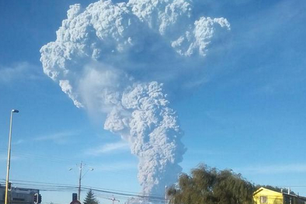 Minuto a minuto:  Alerta roja por erupción del volcán Calbuco
