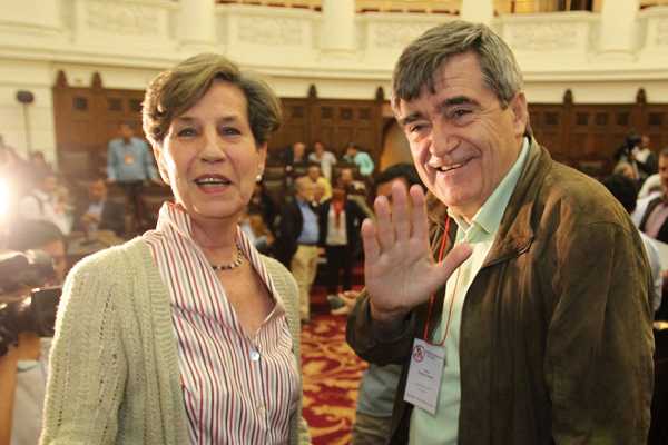 PS espera que unos 20 mil adherentes voten en elección entre Isabel Allende y Camilo Escalona