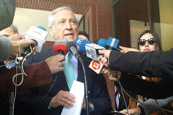 Canciller Muñoz evita ratificar si sigue en su cargo tras cambio de gabinete anunciado por Bachelet