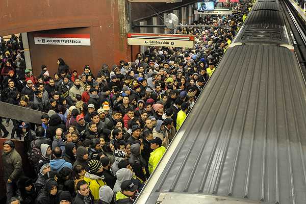 Objeto abandonado obligó a suspender parte del servicio en la Línea 5 del Metro por más de 40 minutos