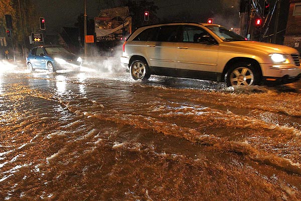 Fuertes precipitaciones provocan inundaciones y desprendimientos de tierra en Aysén